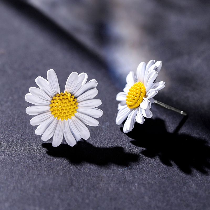 Kpop 925 Silver Stud Earrings Small Daisy GD Stud Earring Women Charm Fashion Jewelry Accessories