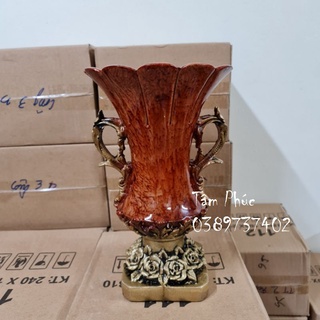 Bình hoa, lọ hoa Composite trang trí dáng cup, đế vuông dài 15cm, cao 31cm