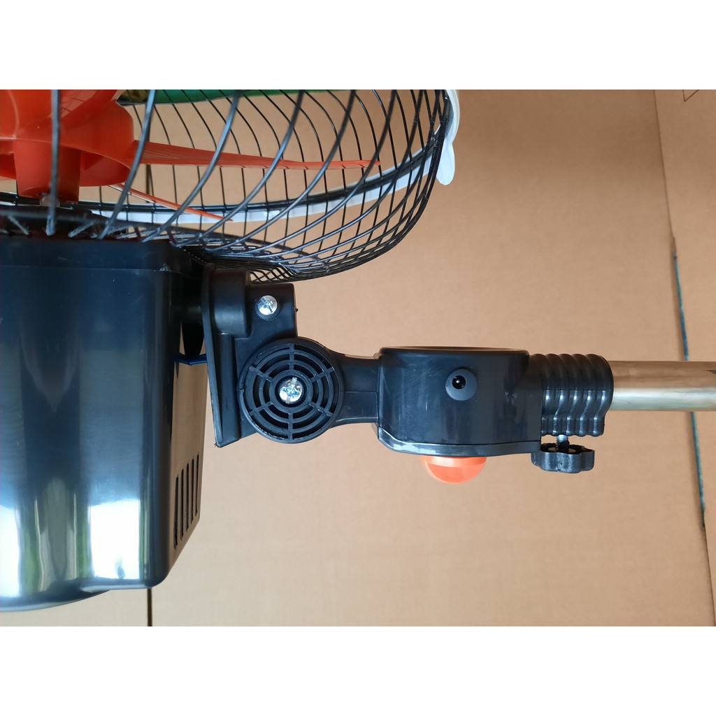 Quạt vừa xài bình 12V và điện 220V, Công nghiệp B3. Có tích hợp đèn led. Có 3 tốc độ
