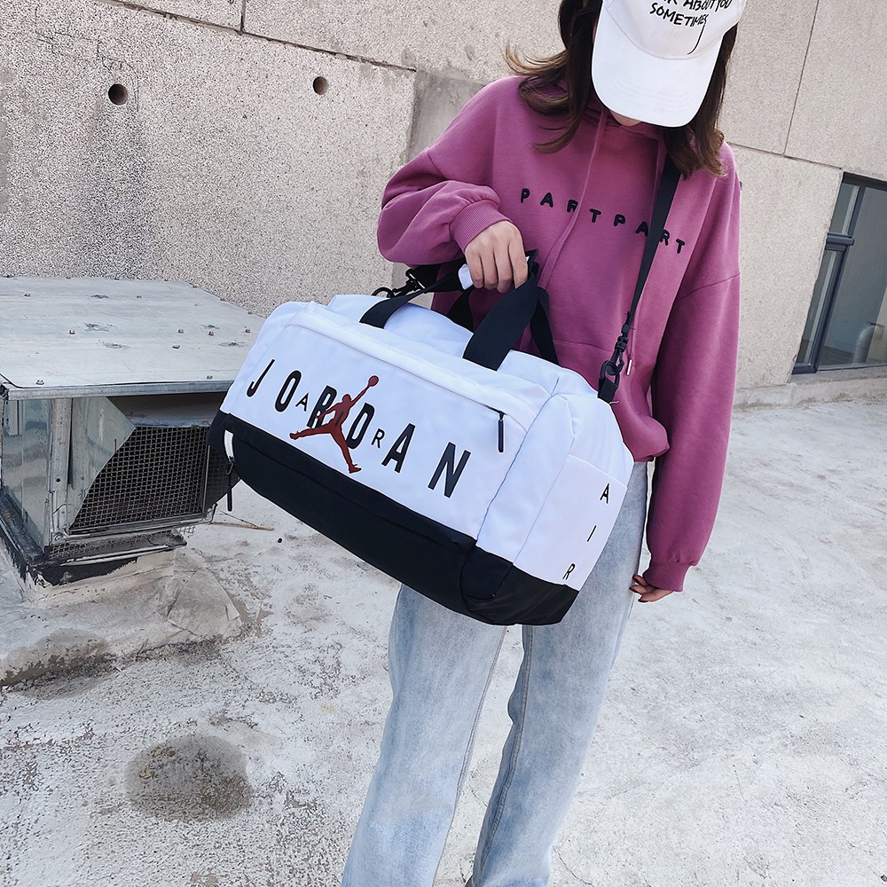 Túi Đeo Chéo Thể Thao Thời Trang Năng Động