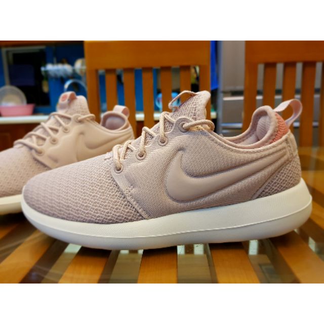 Giày thể thao nữ NIKE ROSHE TWO 844931