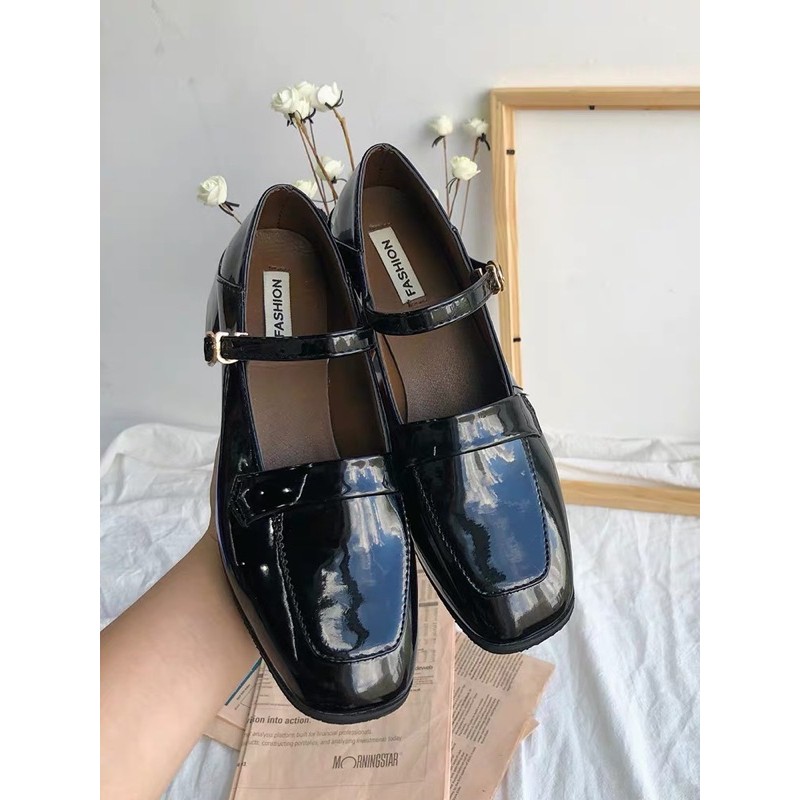 Giày mary jane cổ điển