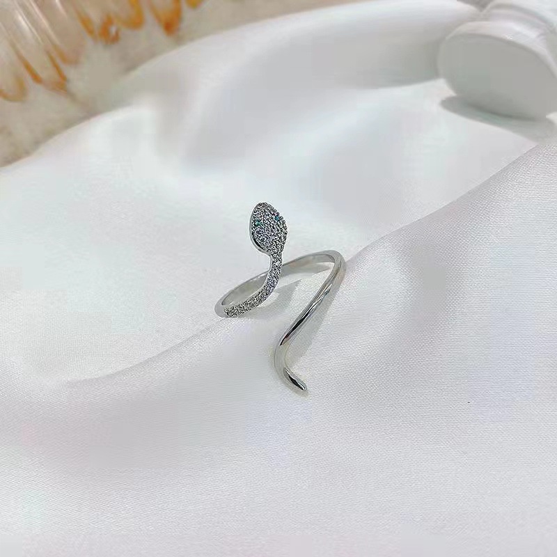 Nhẫn nữ hình rắn đính đá mắt xanh free size trang sức