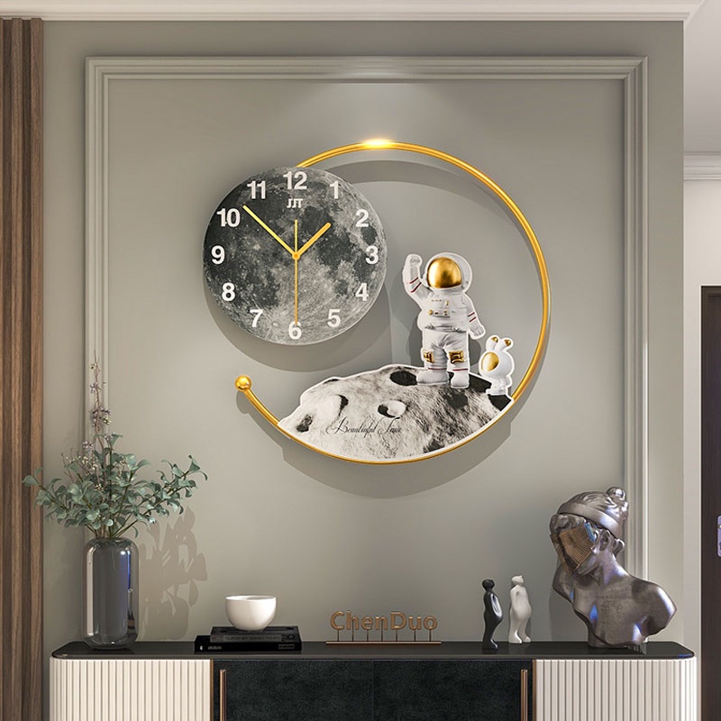 Đồng hồ phi hành gia kim loại treo tường decor, đồng hồ trang trí nhà cửa phòng khách có đèn nghệ thuật NPR34