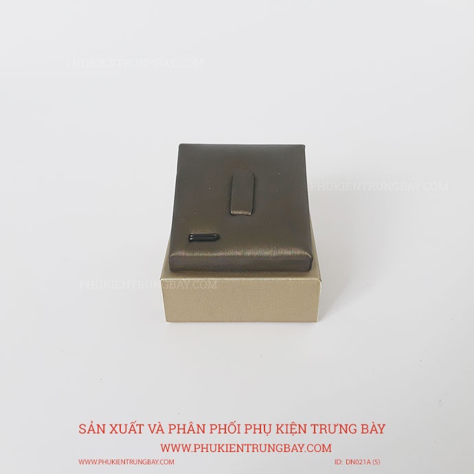 ĐẾ TRƯNG BÀY NHẪN TRANG SỨC NÂU DN021A