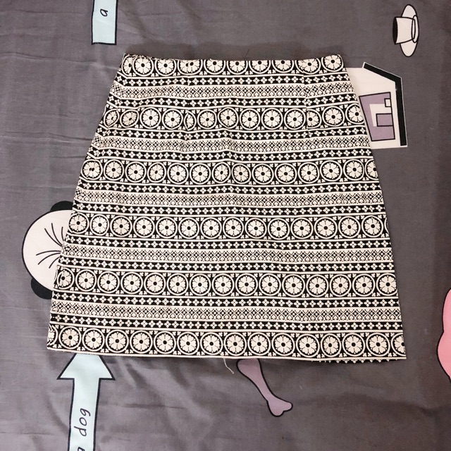 Chân váy hoạ tiết Dottie..........