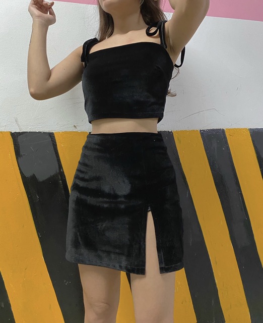 Set áo dây-chân váy xẻ tà màu đỏ/đen cho nữ Twins Set NIEYO MADE