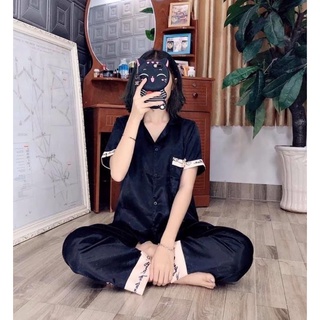 Pyjama Lụa Viền Chữ Kí Tay Ngắn
