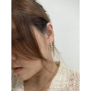 Khuyên tai kiểu đeo lạ