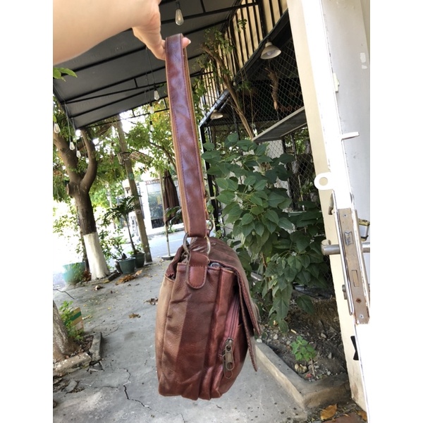 Cặp táp , túi đeo chéo da màu nâu seconhand