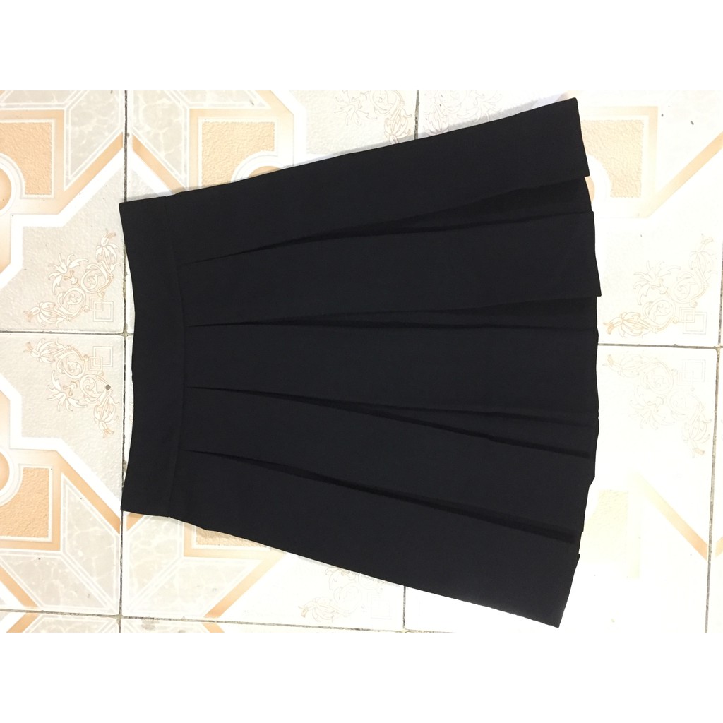 Chân váy xòe ly to dáng vừa#Chân váy xếp ly to chấm gối#117k | BigBuy360 - bigbuy360.vn