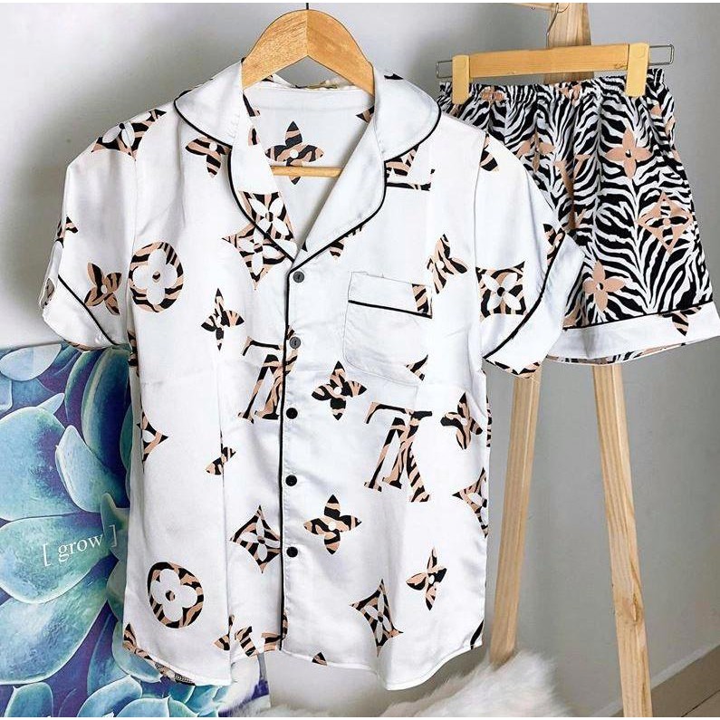 Đồ bộ nữ Pijama Satin - tay ngắn quần ngắn LV trắng