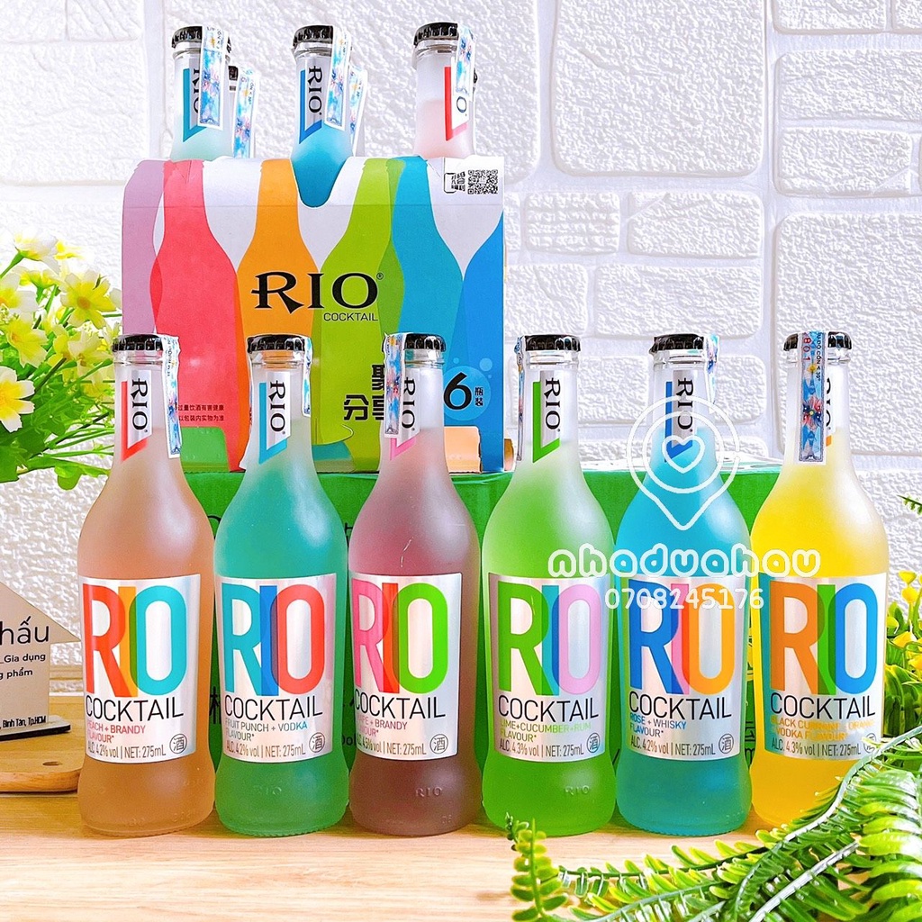 Một chai nước ép Cocktail trái cây Rio Hongkong chai thủy tinh 275ml