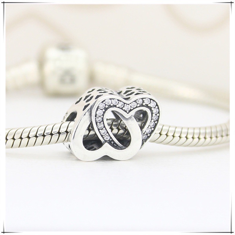 charm pan xỏ ngang 2 trái tim đính đá bạc s925