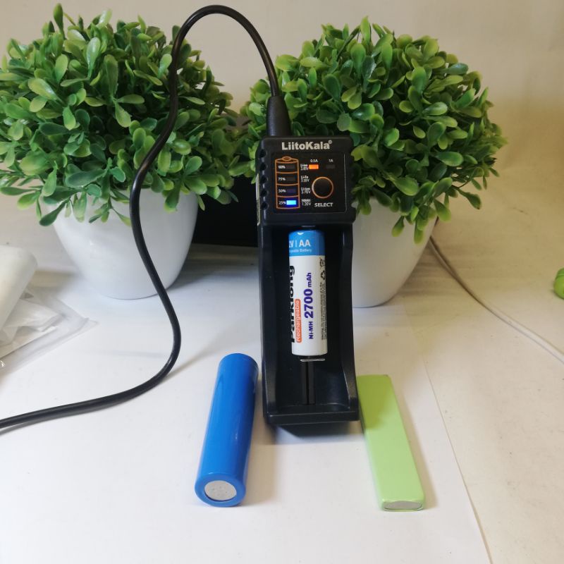 Bộ Sạc Pin kẹo AA AAA chính hãng Đa Năng Liitokala Lii-100B 14500 18650 26650 4.35V / 3.2V / 3.7V / 1.2V cao cấp