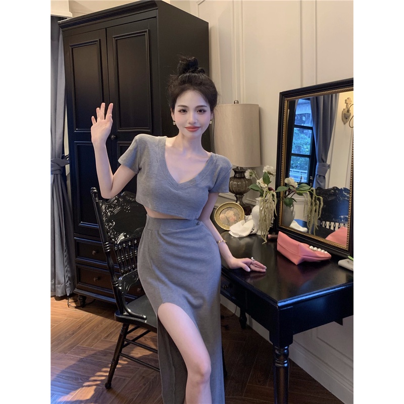 Bộ Áo Ngắn Tay Cổ Chữ V + Chân Váy Xẻ Tà Xinh Xắn Theo Phong Cách