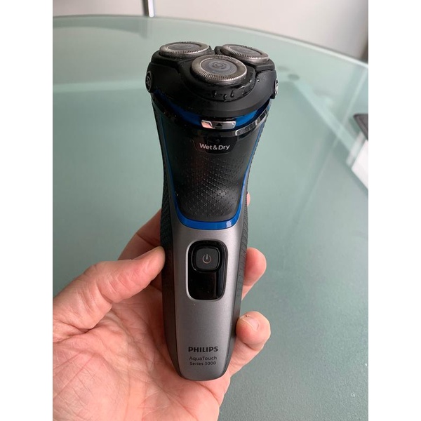 Máy cạo râu khô và ướt thế hệ mới Philips S1121 S3122