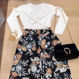 Sét áo xoắn +quần hoa ống rộng
