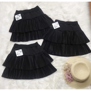 Chân váy xếp ly 2 tầng về hàng r ạ , mã này lót quần trong siêu dày siêu đẹp í , cạp chun rất dễ mặc ib chọn size nghen.