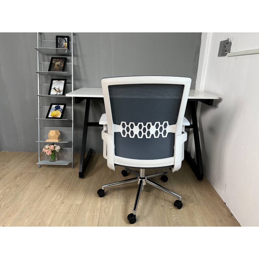 Ghế xoay lưới nhập khẩu chân thép mạ cao cấp TM830