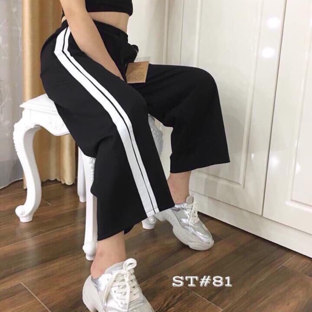Quần ống rộng chạy sọc