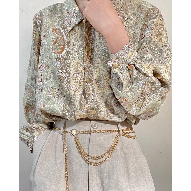 Sơ mi vintage màu xanh bơ hoạ tiết