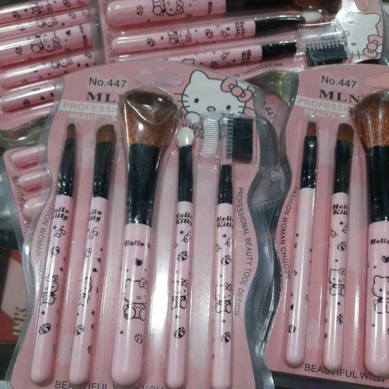 bộ cọ trang điểm hello kitty