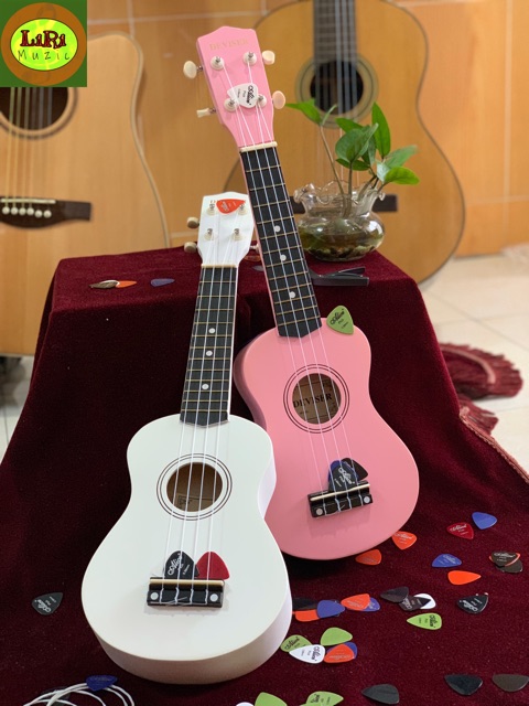 Ukulele soprano size 21 màu trắng hồng full phụ kiện