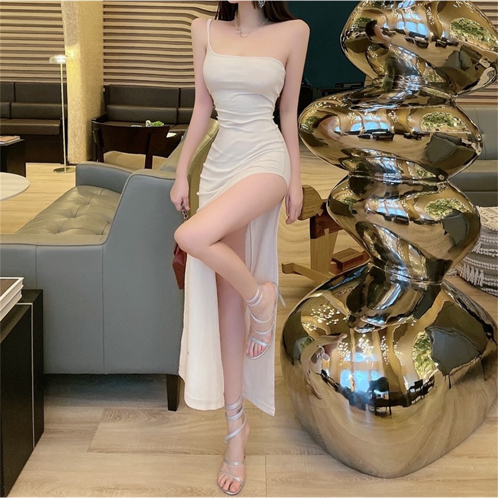 Đầm Hai Dây Dáng Ôm Dài Xẻ Tà Thời Trang 2022