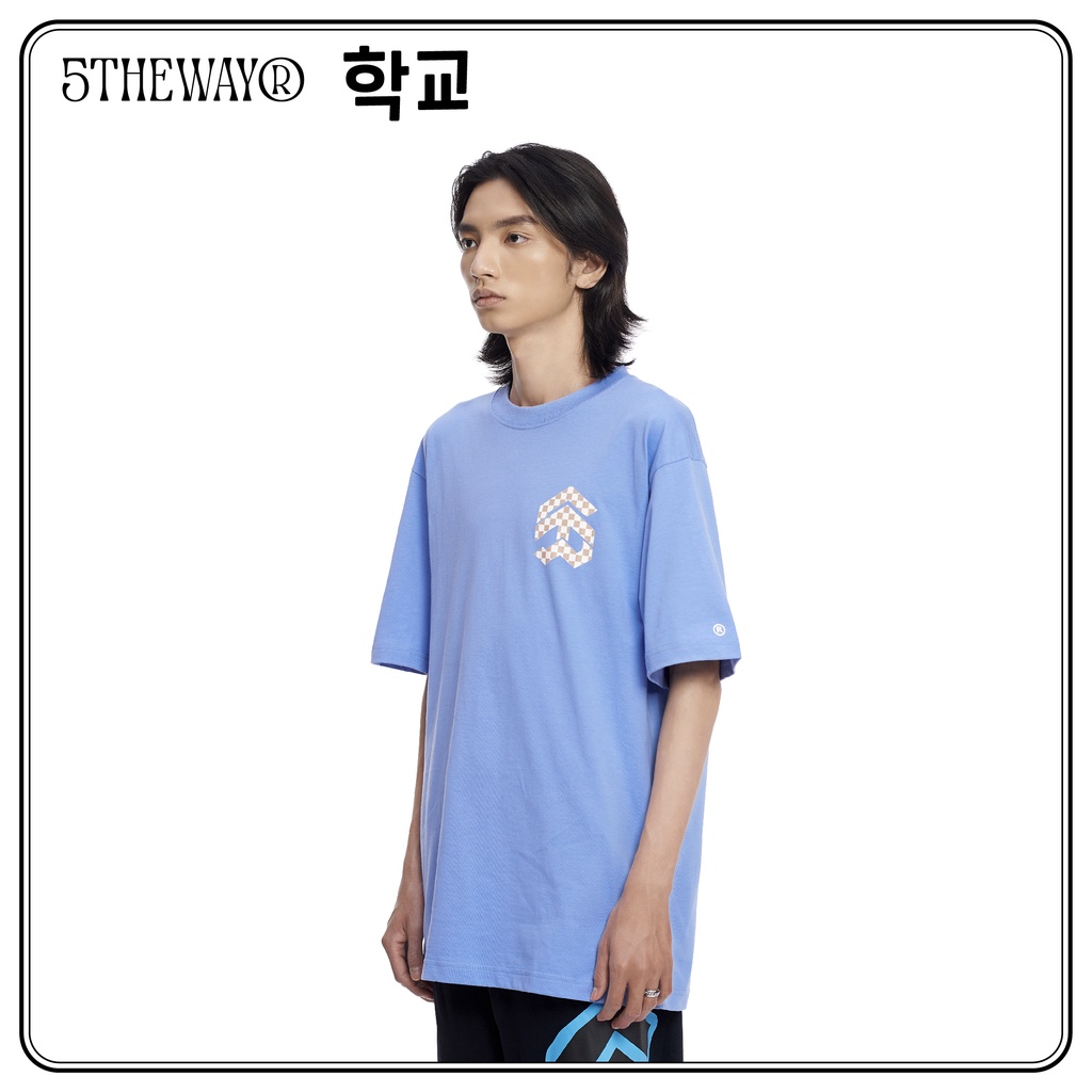 Áo thun 5THEWAY /checkerboard/ New Tee hoạ tiết Caro Màu Xanh Dương Nhạt HYDRANGYA