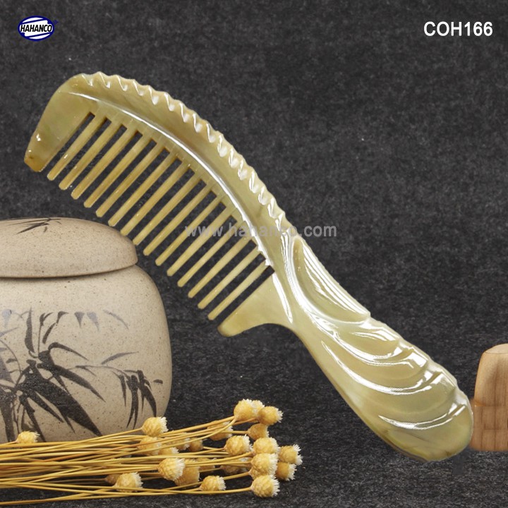 Lược sừng răng thưa xuất Nhật (Size: L - 18cm) Cho tất cả các loại tóc -COH166- Horn Comb of HAHANCO - Chăm sóc tóc