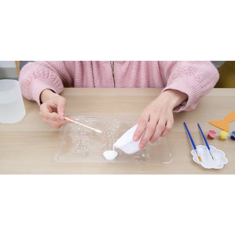Đồ chơi Tô tượng tự làm tượng có kèm sẵn khuôn, màu và cọ giúp bé tự lập và sáng tạo