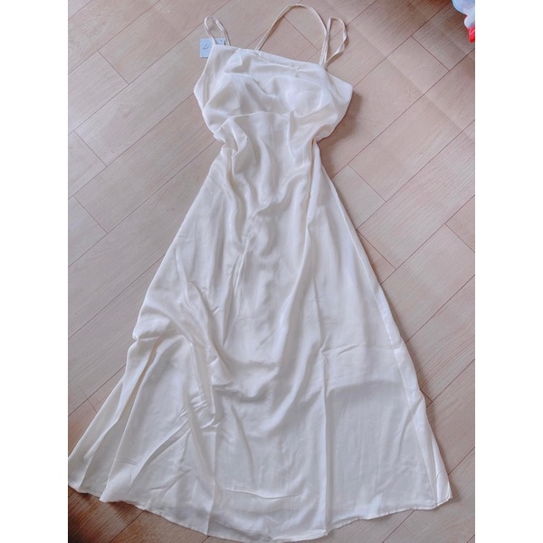 Đầm trắng 2 dây phi bóng ôm body khoe dáng cực chuẩn siêu quyến rũ