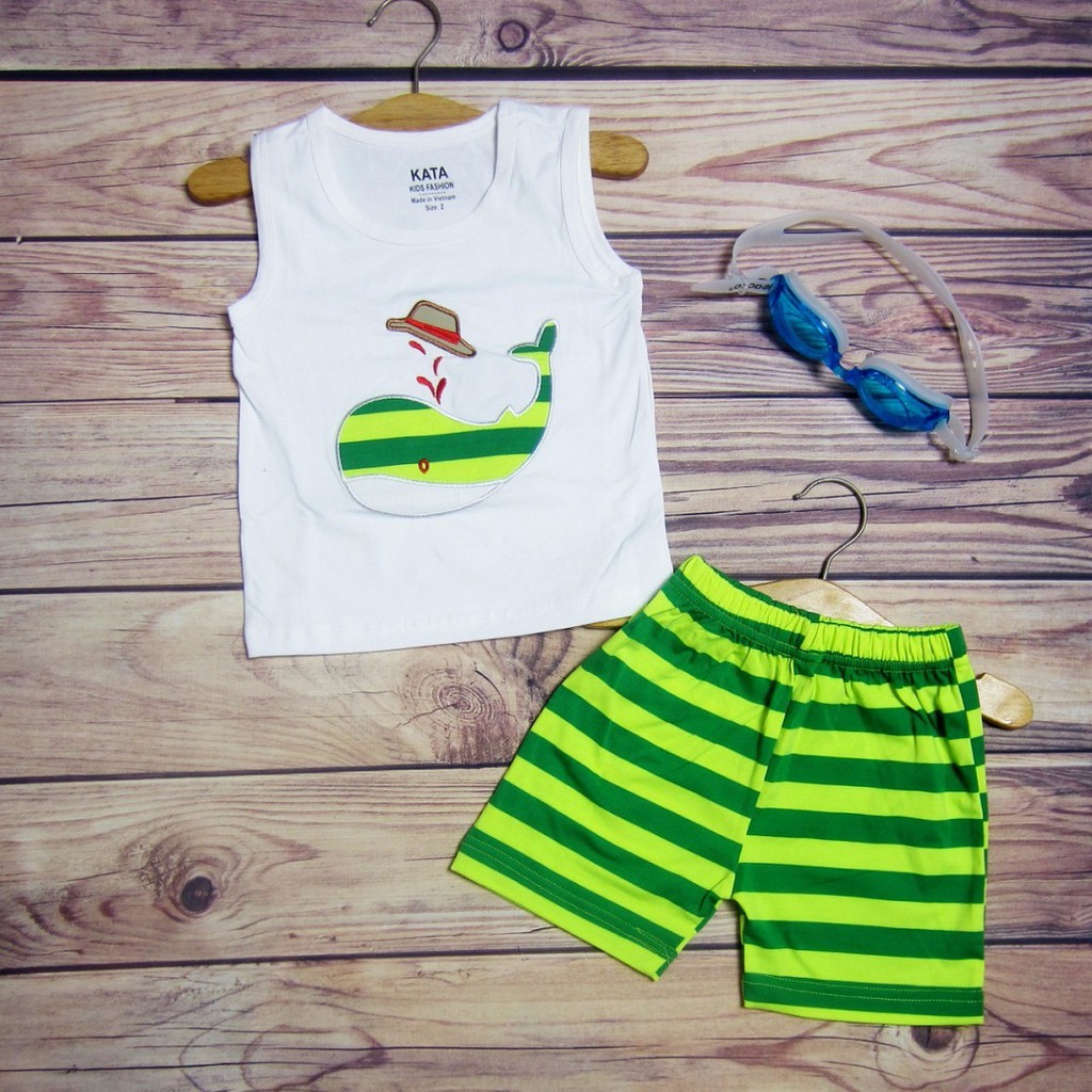 Bộ thun sát nách bé trai thêu cá heo quần sọc nhỏ và đại