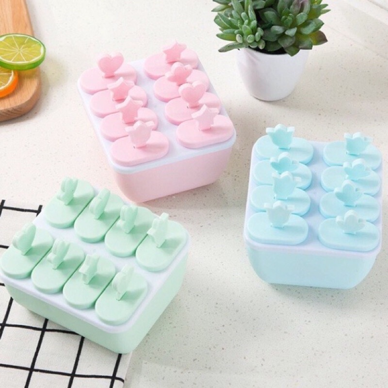 Khuôn làm kem cho gia đình có 8 ngăn và có tay cầm