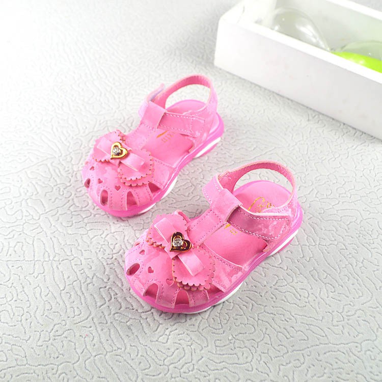 sandal bé gái size 21-25 đèn led độc lạ