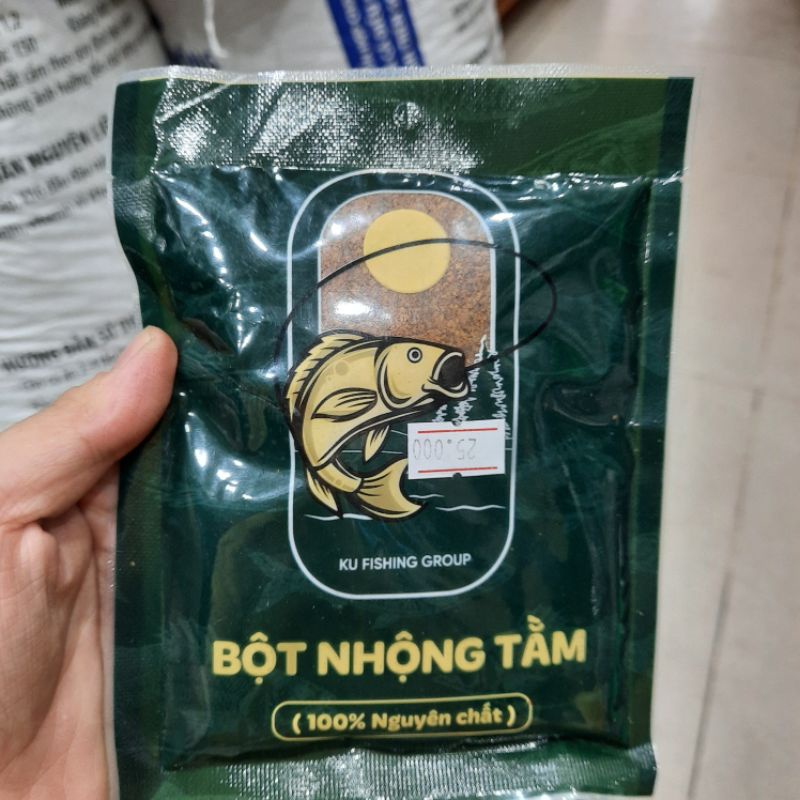 Bột Nhộng tằm kích thích cá ăn.