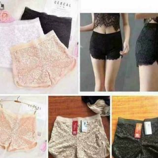 Quần mặc váy ren hoa cúc