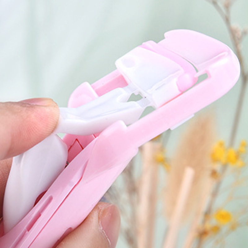 Kẹp Bấm Mi Cong Dài Lâu Trôi Không Gây Kích Ứng