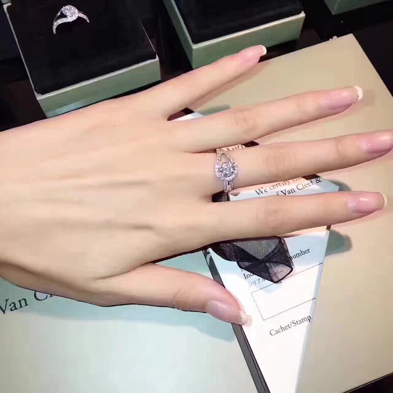 Nhẫn Bạc Nguyên Chất Nút Van Cleef & Arpels