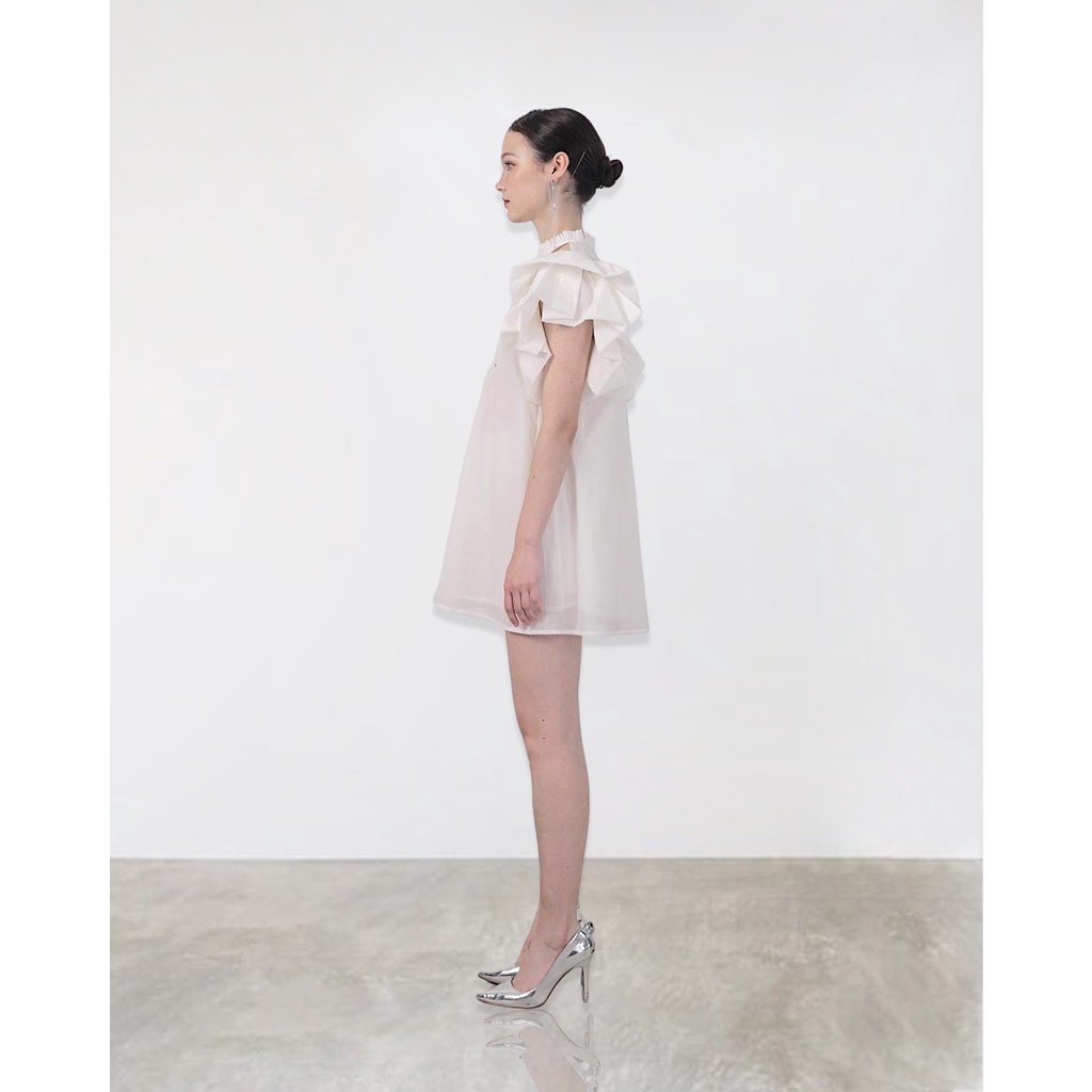 Đầm dáng ngắn thiết kế tiểu thơ phối bèo khoét vai đính charm chất liệu tơ voan 𝐑𝐀𝐂𝐇𝐄𝐋 𝐃𝐑𝐄𝐒𝐒