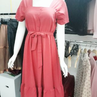 Váy đỏ thắt eo