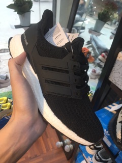 Giày sneaker