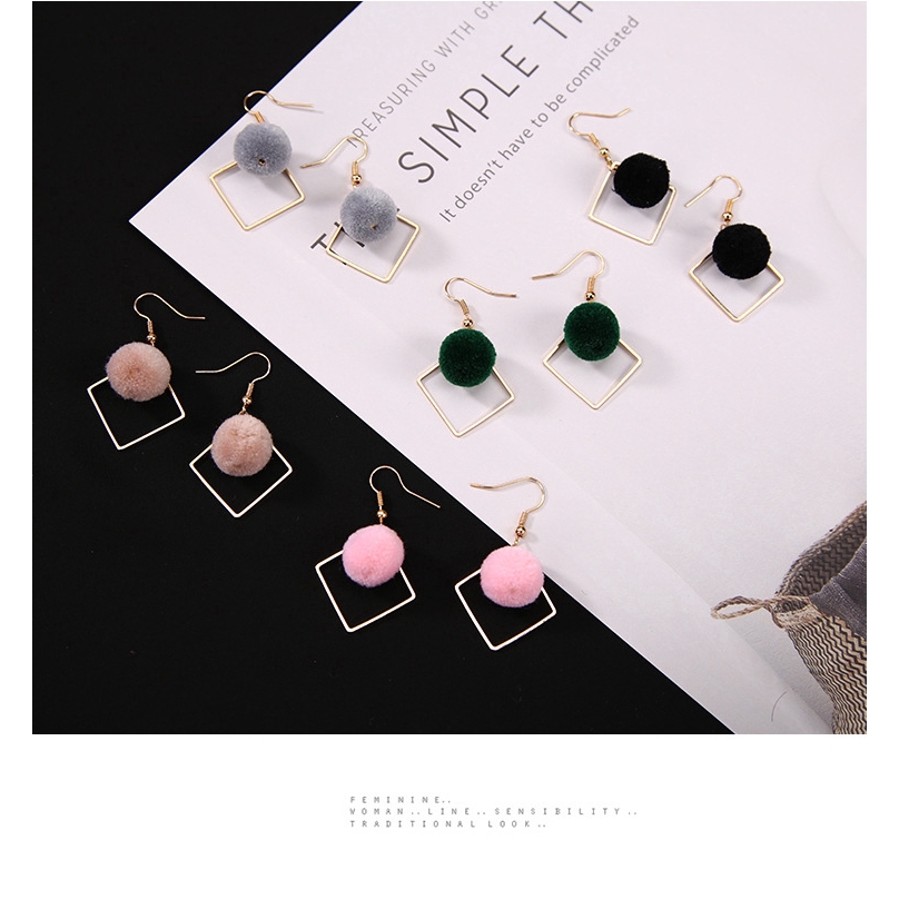 Hoa tai cục bông phối hình thoi độc đáo cho nữ