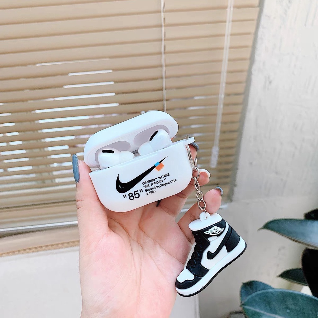 Vỏ Bảo Vệ Hộp Sạc Tai Nghe Airpods 1 / 2 / Pro Với Móc Hình Giày AJ