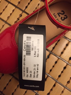 Giày bé gái Canifa 350k còn 150k