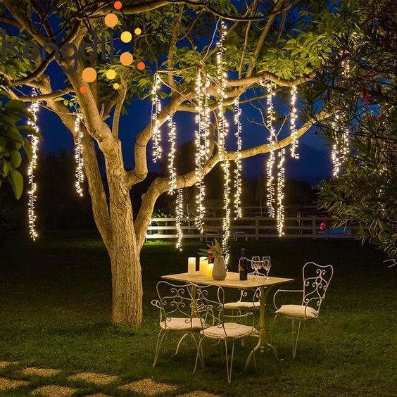 Led Quấn Cây Trang Trí Ngoài Trời