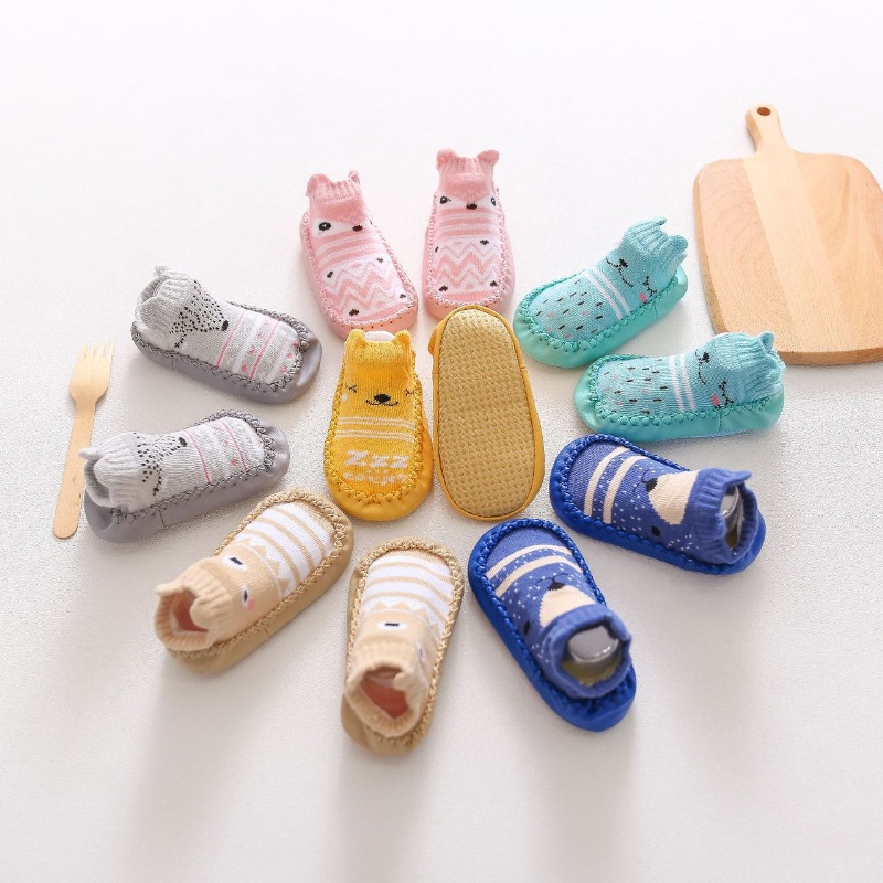 Tất  đế mềm chống trượt họa tiết hoạt hình đáng yêu tiện dụng cho trẻ em 0-4 tuổi