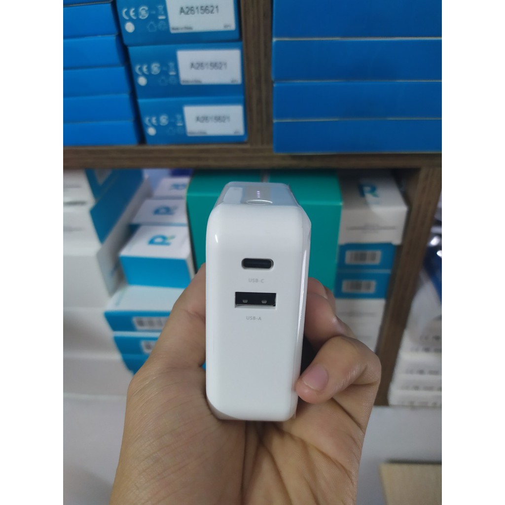 Củ Sạc Nhanh Kiêm Pin Dự Phòng RAVPower 5000mAh RP-PB101 Tích Hợp Usb-C In/Out Hỗ Trợ PD 18W và QC 3.0