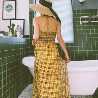 Váy maxi kẻ caro vàng cổ yếm.